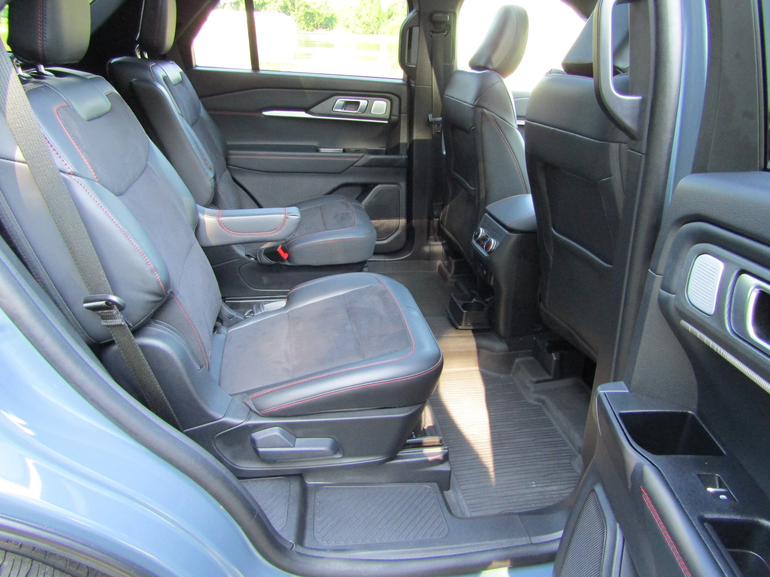 Used 2025 Ford Explorer ST w/ Sun And Sound Package AWD/4WD image 35