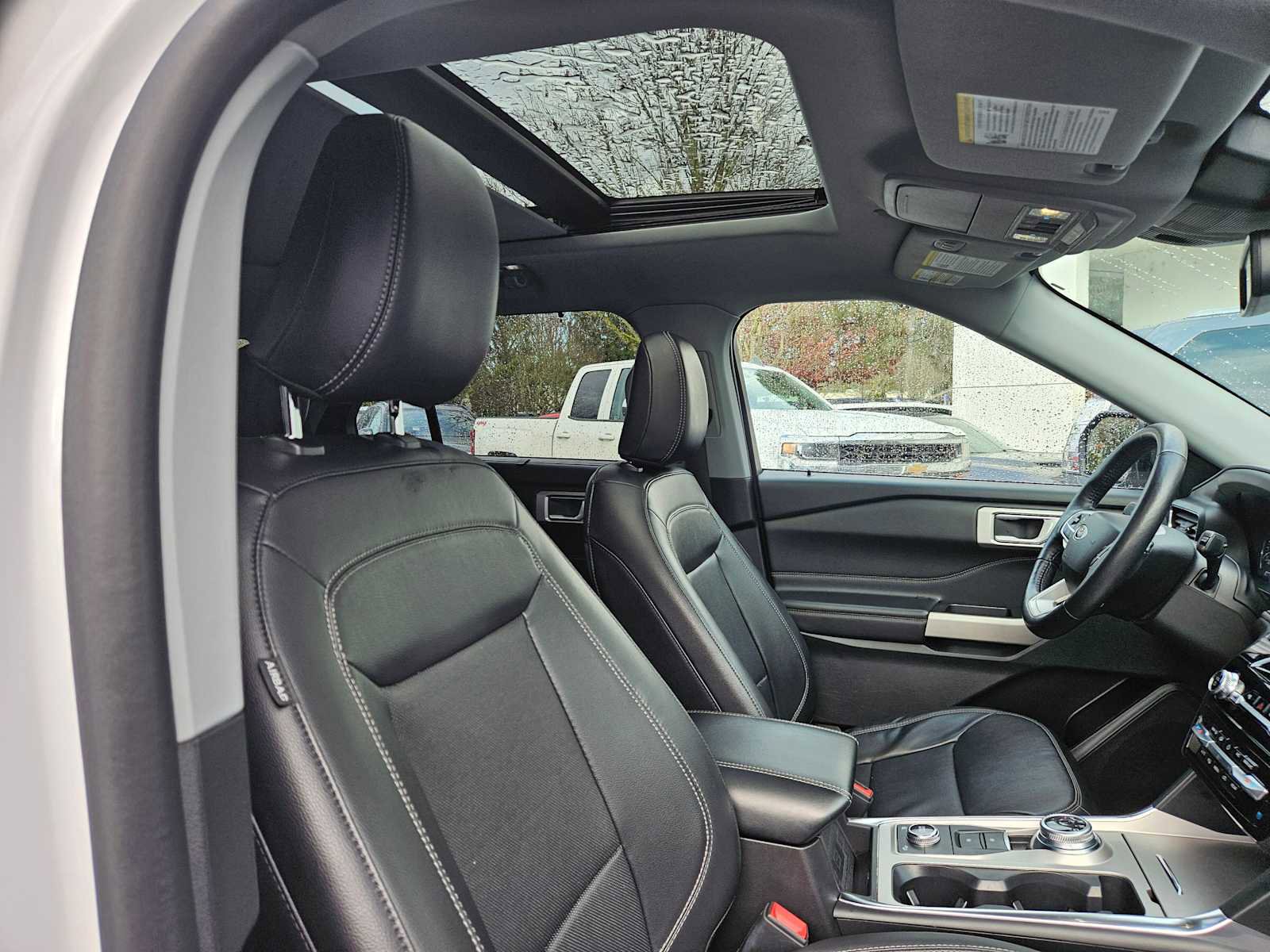 Used 2023 Ford Explorer Limited image 12