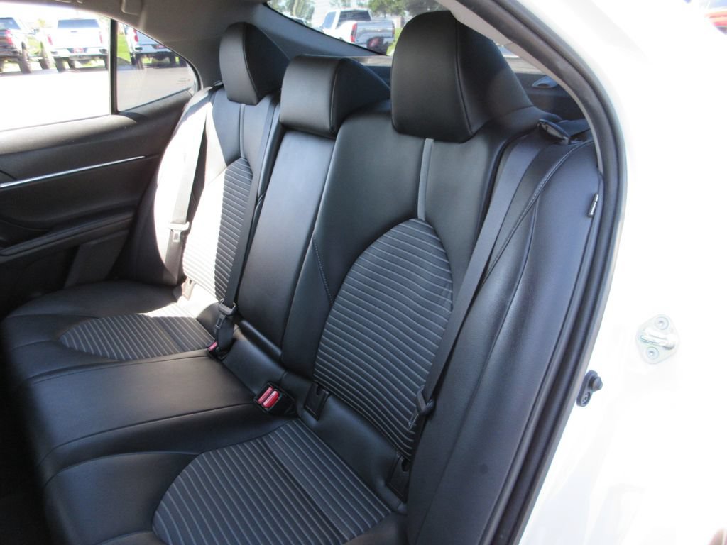 Used 2020 Toyota Camry SE FWD image 16