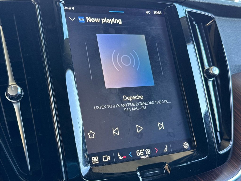 Certified 2023 Volvo XC60 B5 Plus image 17