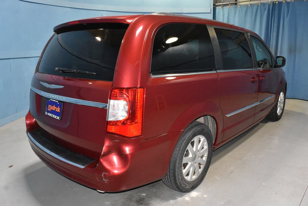 Used 2016 Chrysler Town & Country Touring FWD image 25