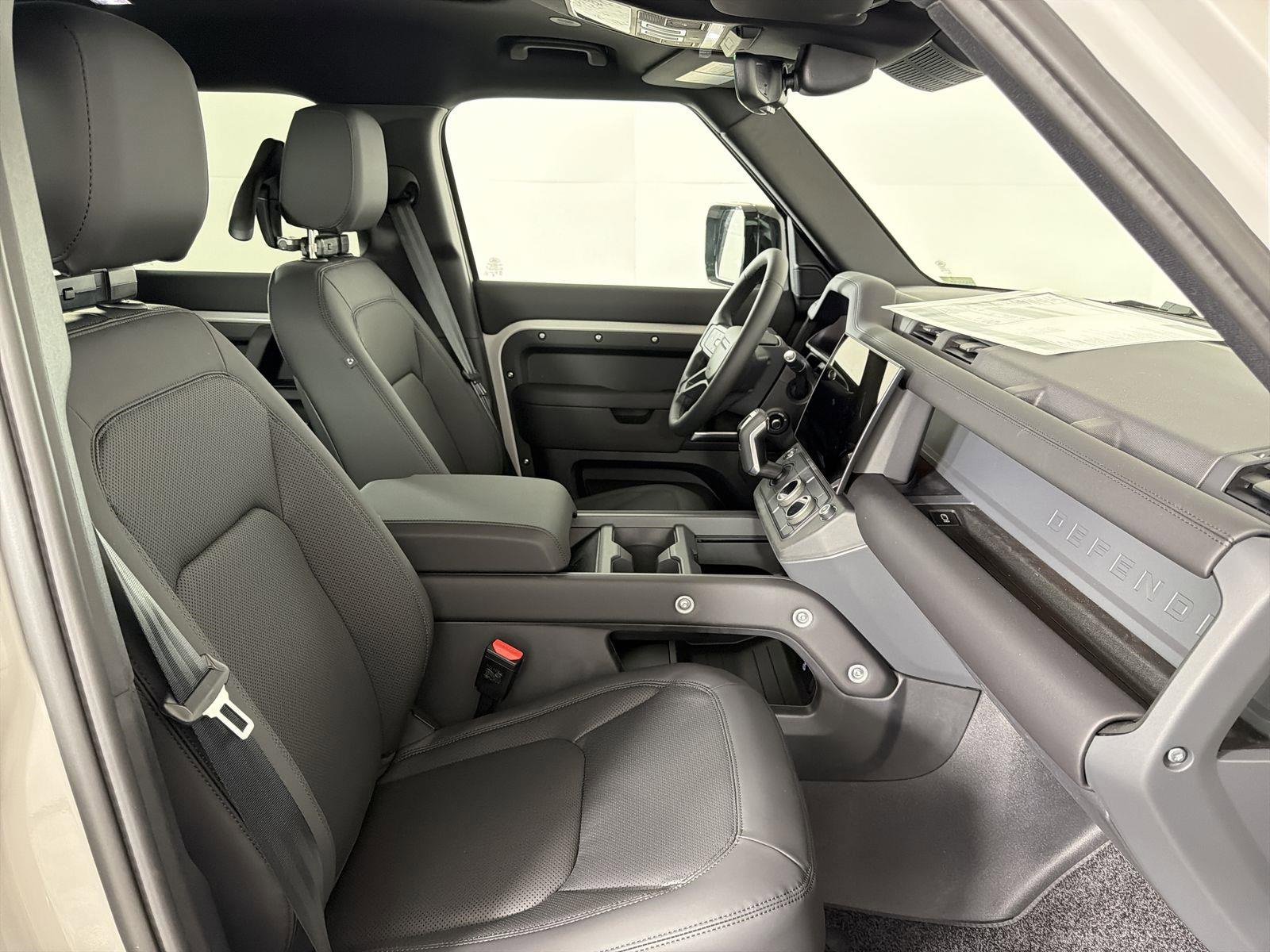 New 2026 Land Rover Defender 110 X-Dynamic SE image 32