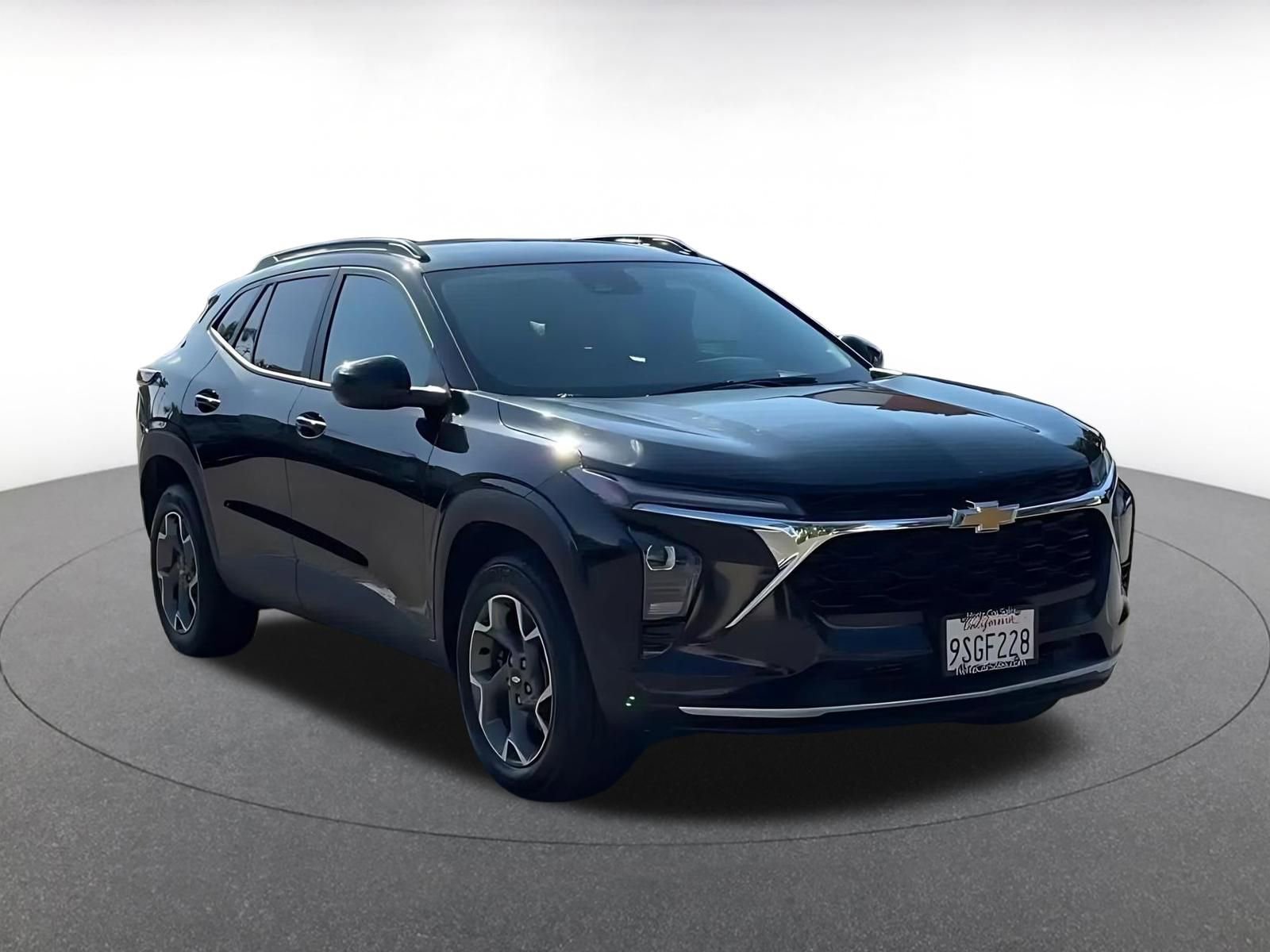 Used 2025 Chevrolet Trax LT image 3
