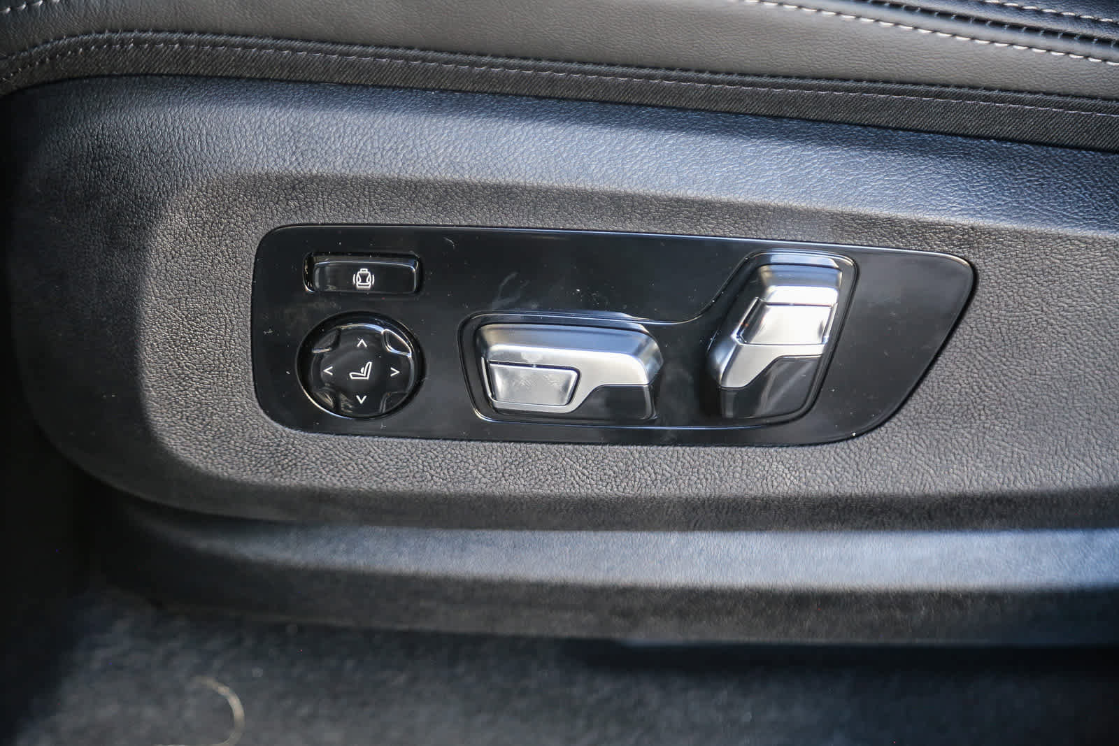 New 2026 BMW X7 xDrive40i w/ M Sport Package image 18