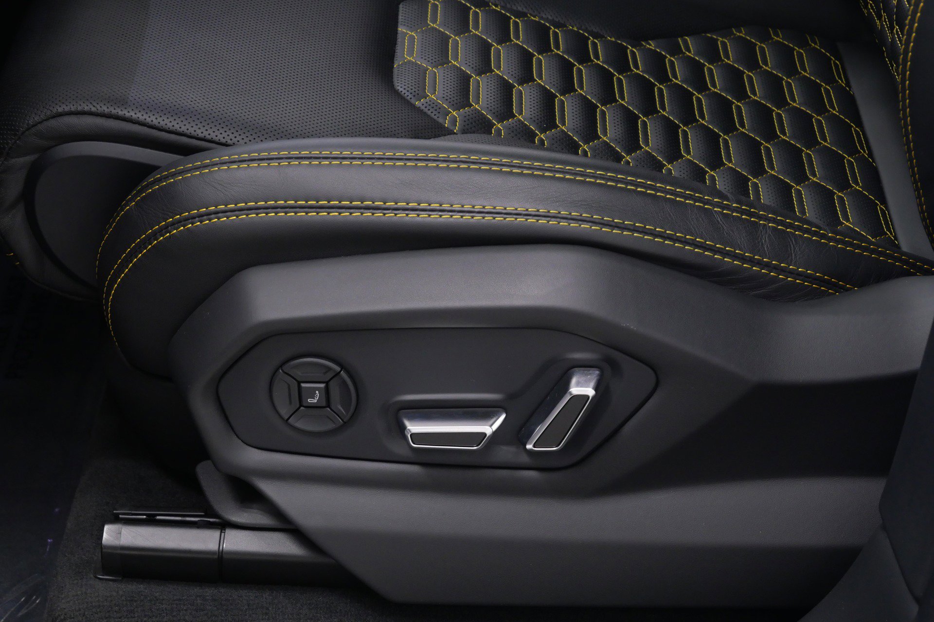 Used 2021 Lamborghini Urus AWD/4WD image 31