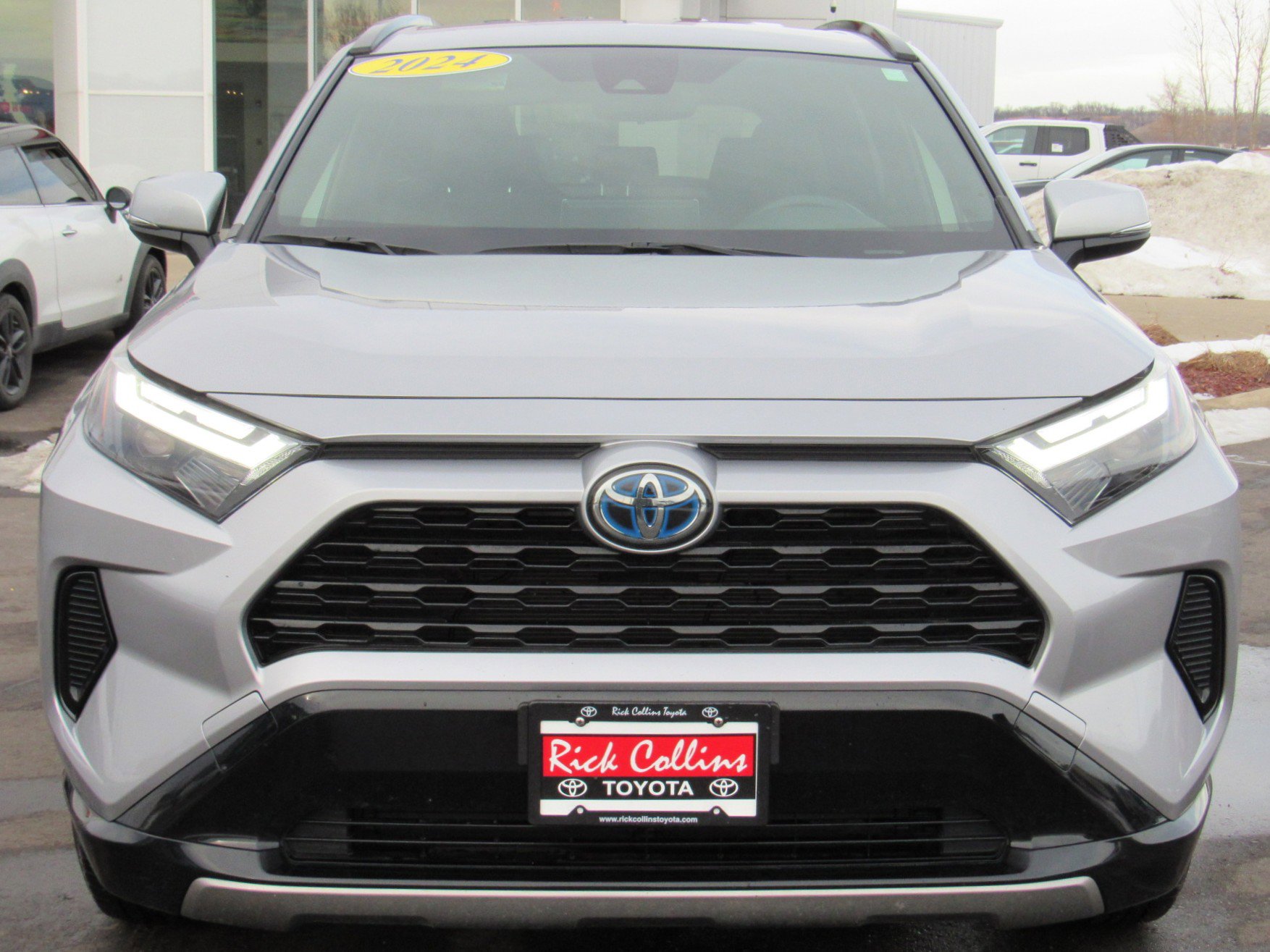 Used 2024 Toyota RAV4 SE image 3