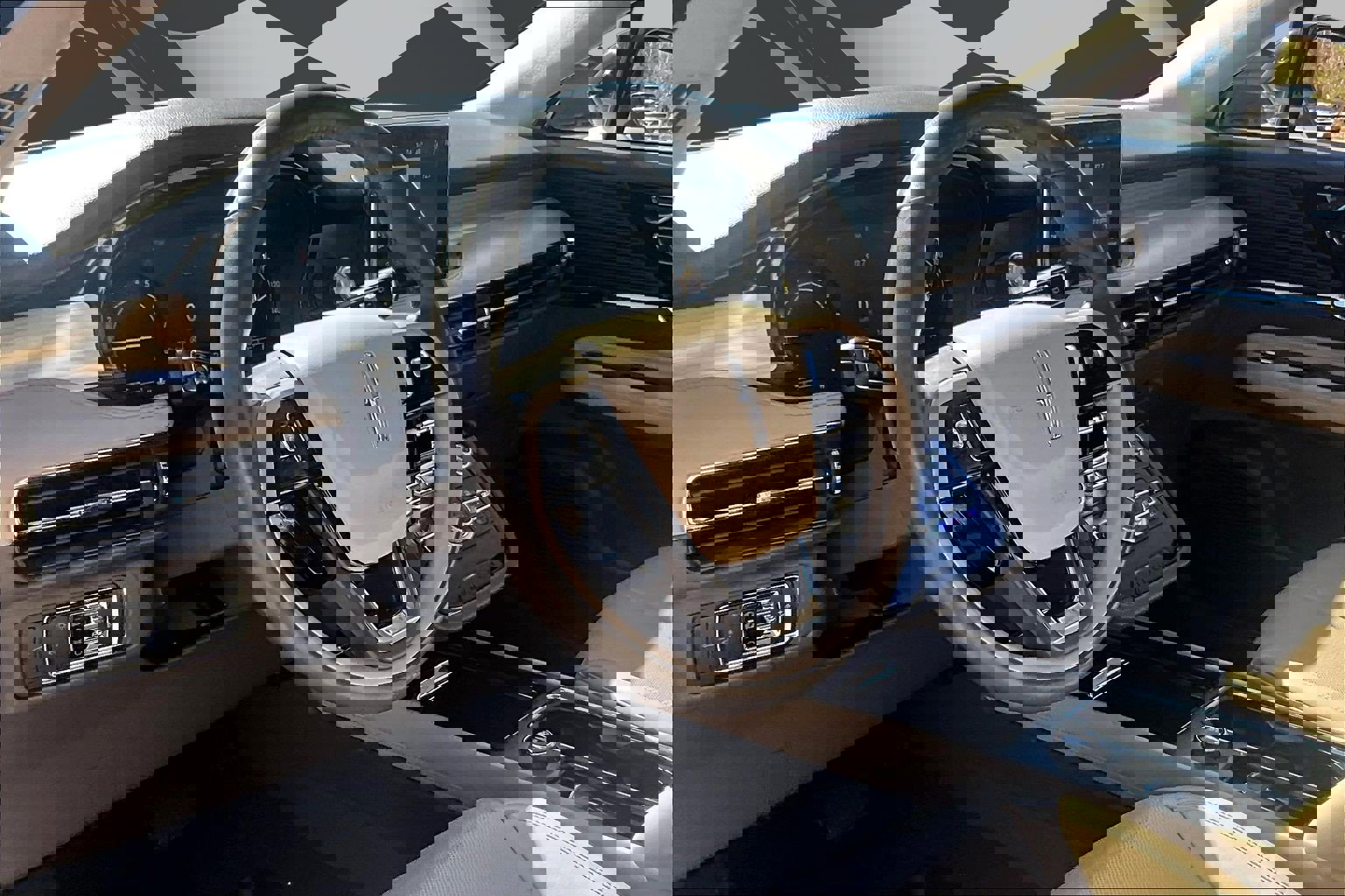 Used 2022 Lincoln Corsair AWD w/ Premium Package image 13