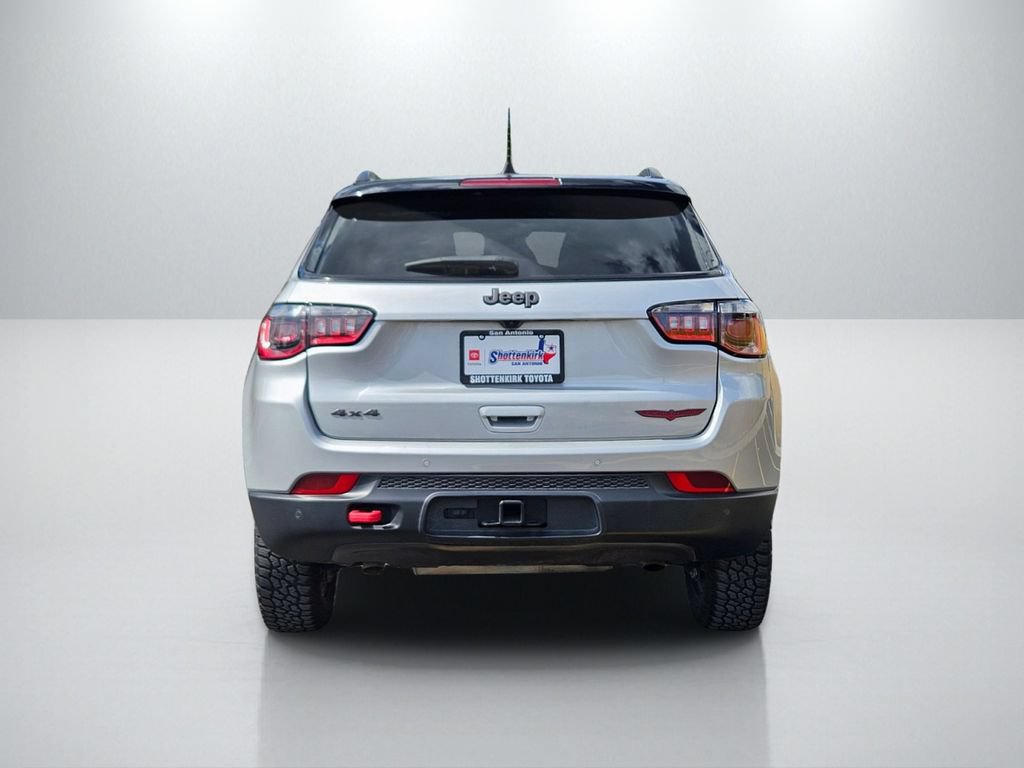 Used 2025 Jeep Compass Trailhawk w/ Trailer Tow Group AWD/4WD image 5