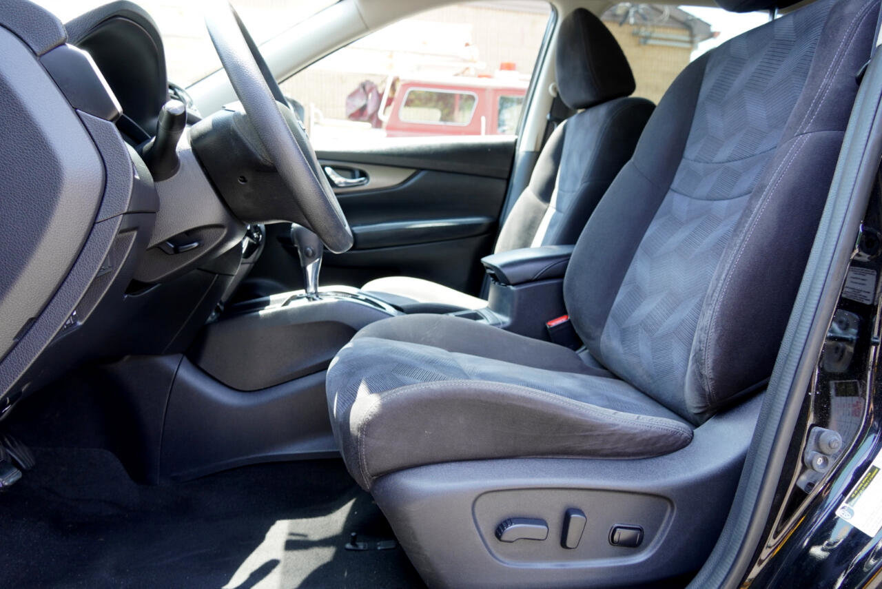 Used 2015 Nissan Rogue SV image 16