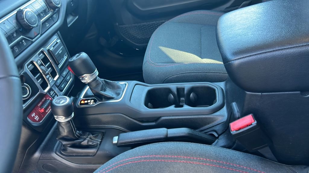 Used 2025 Jeep Wrangler Unlimited Rubicon w/ Convenience Group image 19