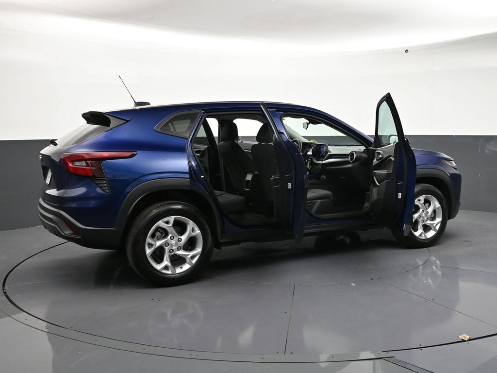 Certified 2024 Chevrolet Trax LS w/ LS Convenience Package FWD image 32