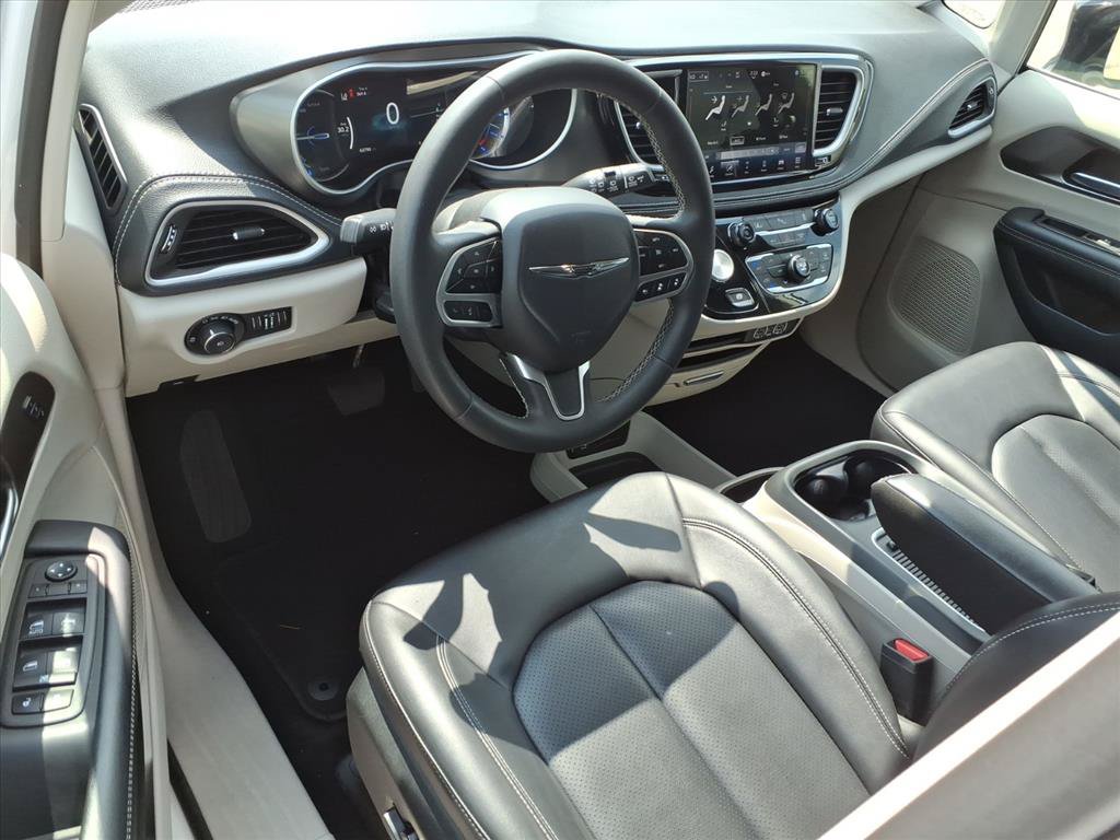 Used 2024 Chrysler Pacifica Limited FWD image 18