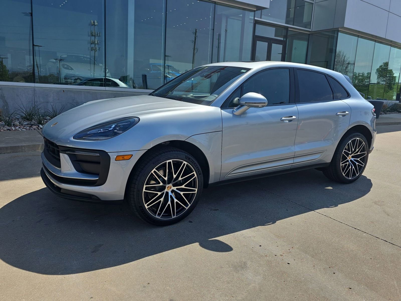 New 2026 Porsche Macan image 1