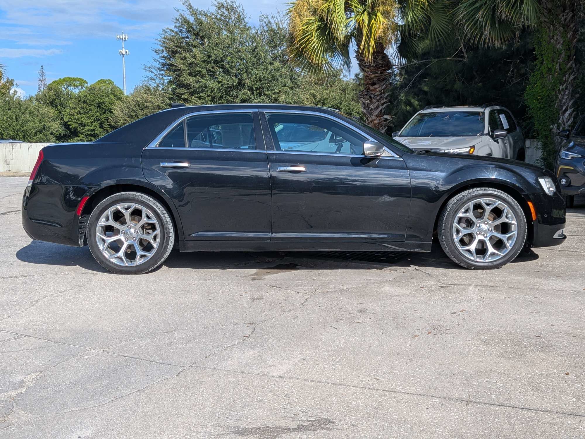 Used 2018 Chrysler 300 C w/ Safetytec Plus Group RWD image 3