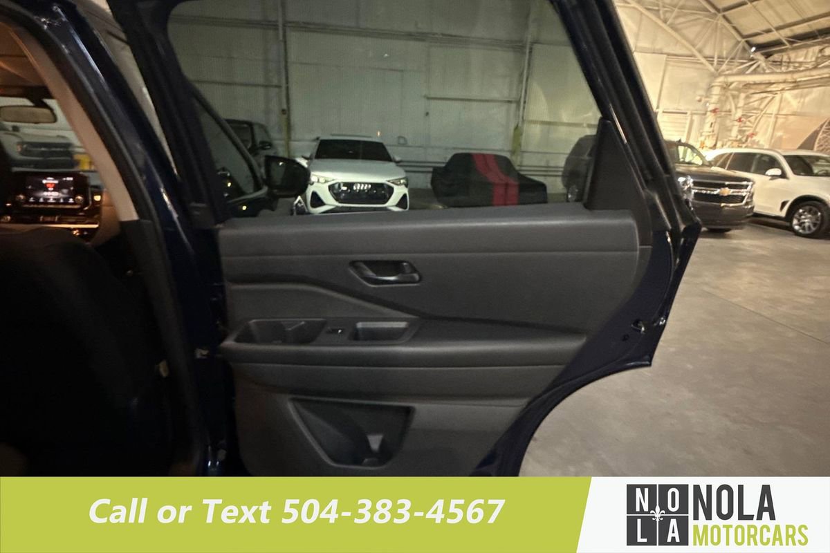Used 2024 Nissan Pathfinder SV image 23