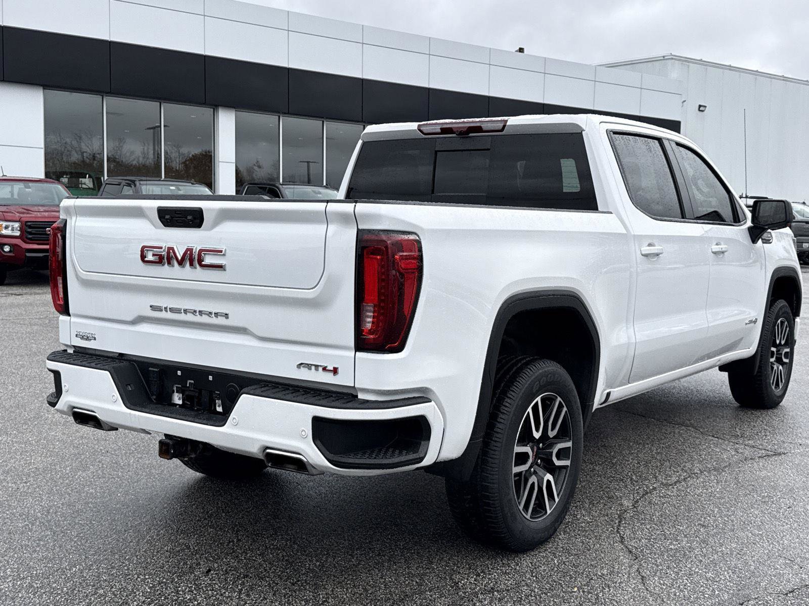 Used 2024 GMC Sierra 1500 AT4 w/ Technology Package image 5