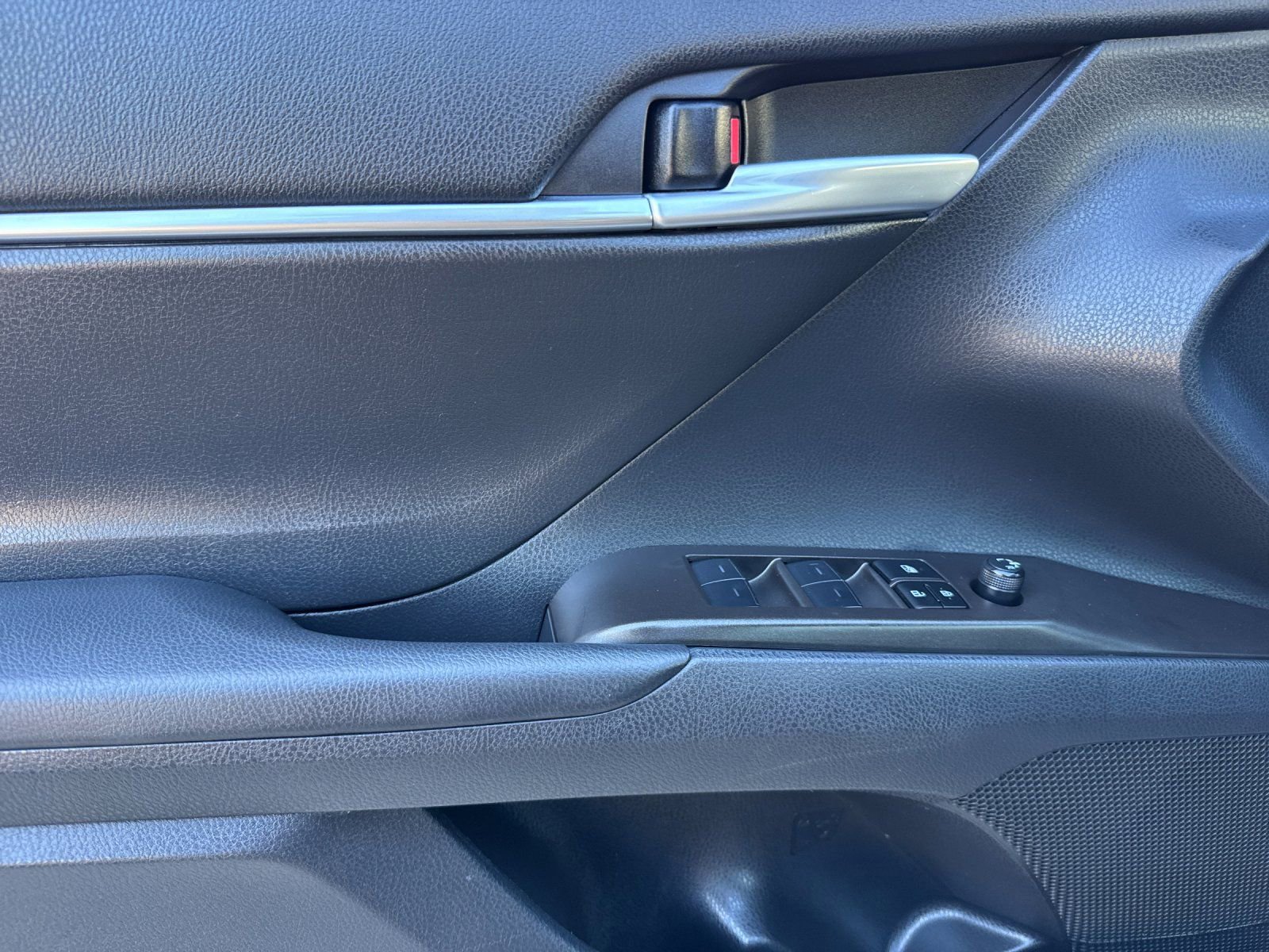 Used 2024 Toyota Camry SE image 10