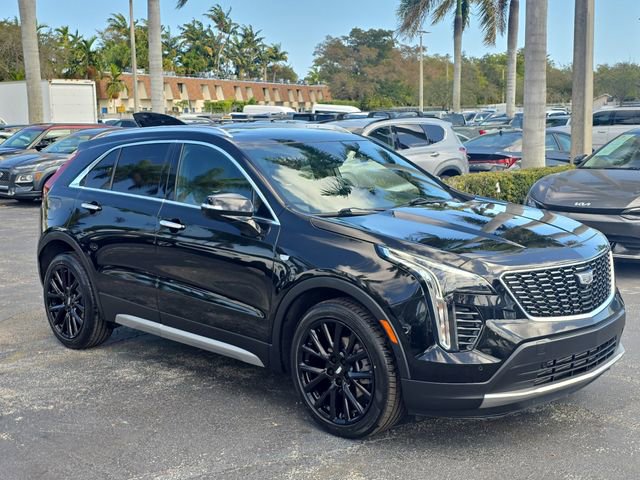 Used 2022 Cadillac XT4 Premium Luxury w/ Enhanced Visibility Package image 2