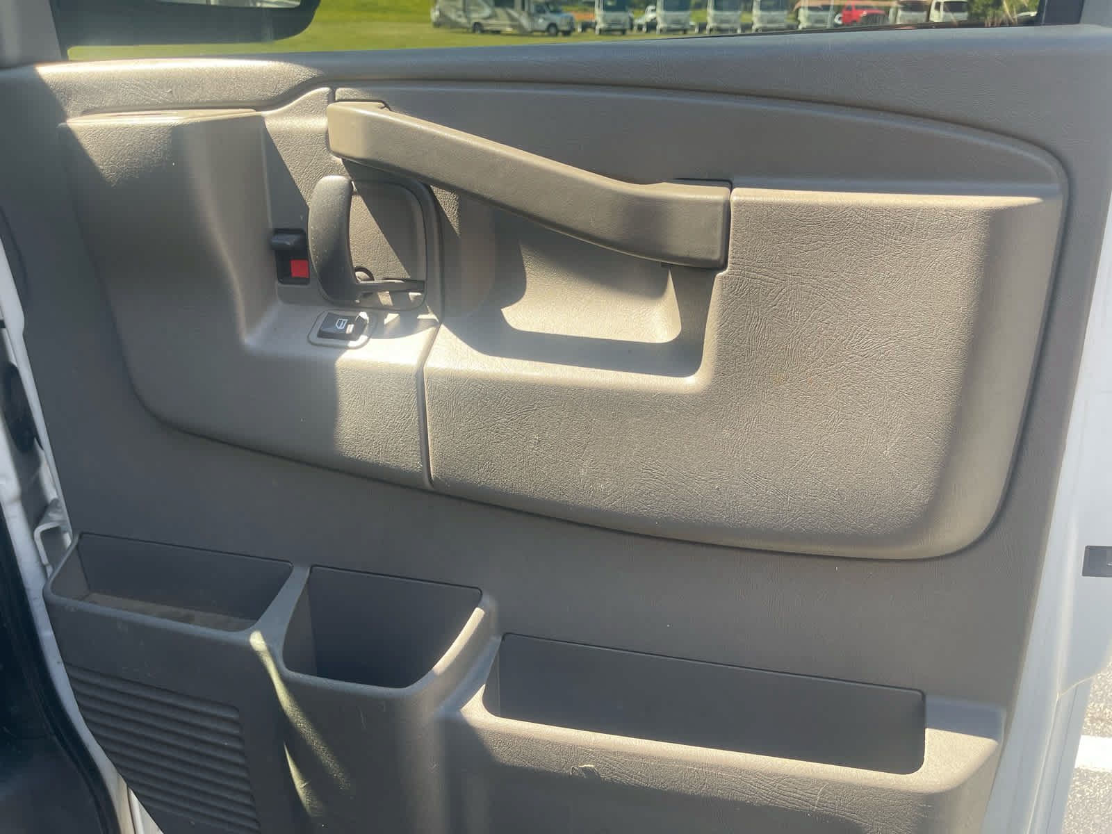 Used 2019 GMC Savana 3500 RWD image 34