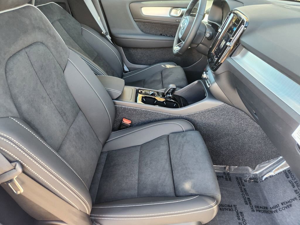 New 2026 Volvo XC40 B5 Ultra w/ Climate Package image 18