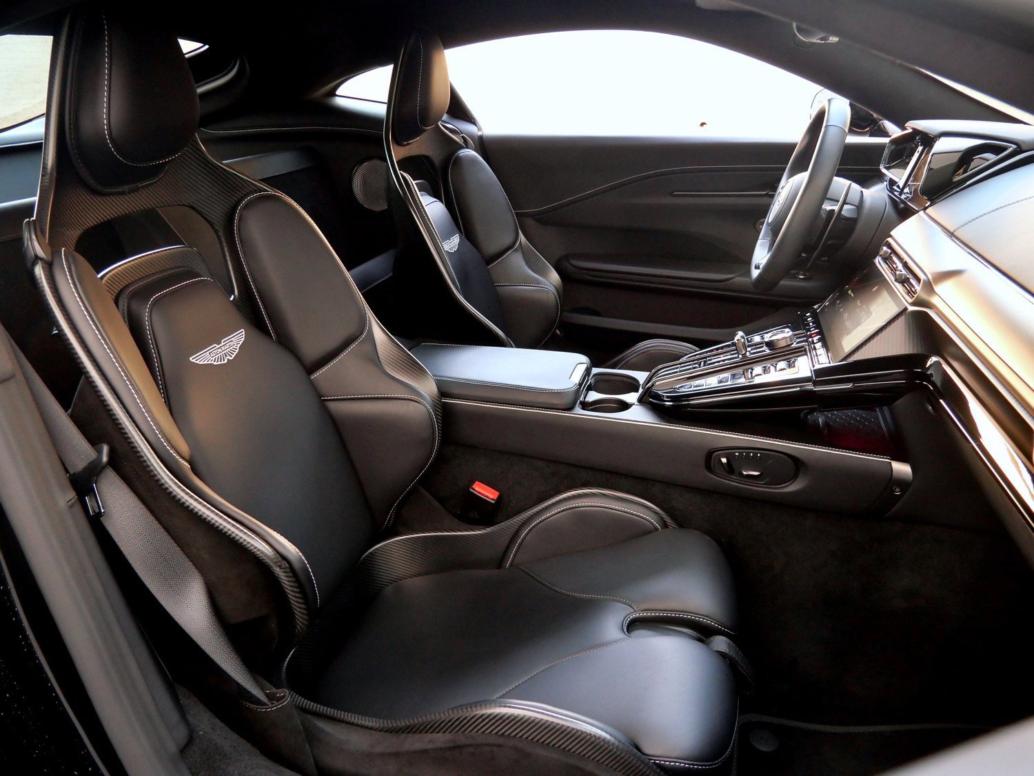 Used 2025 Aston Martin V8 Vantage image 12