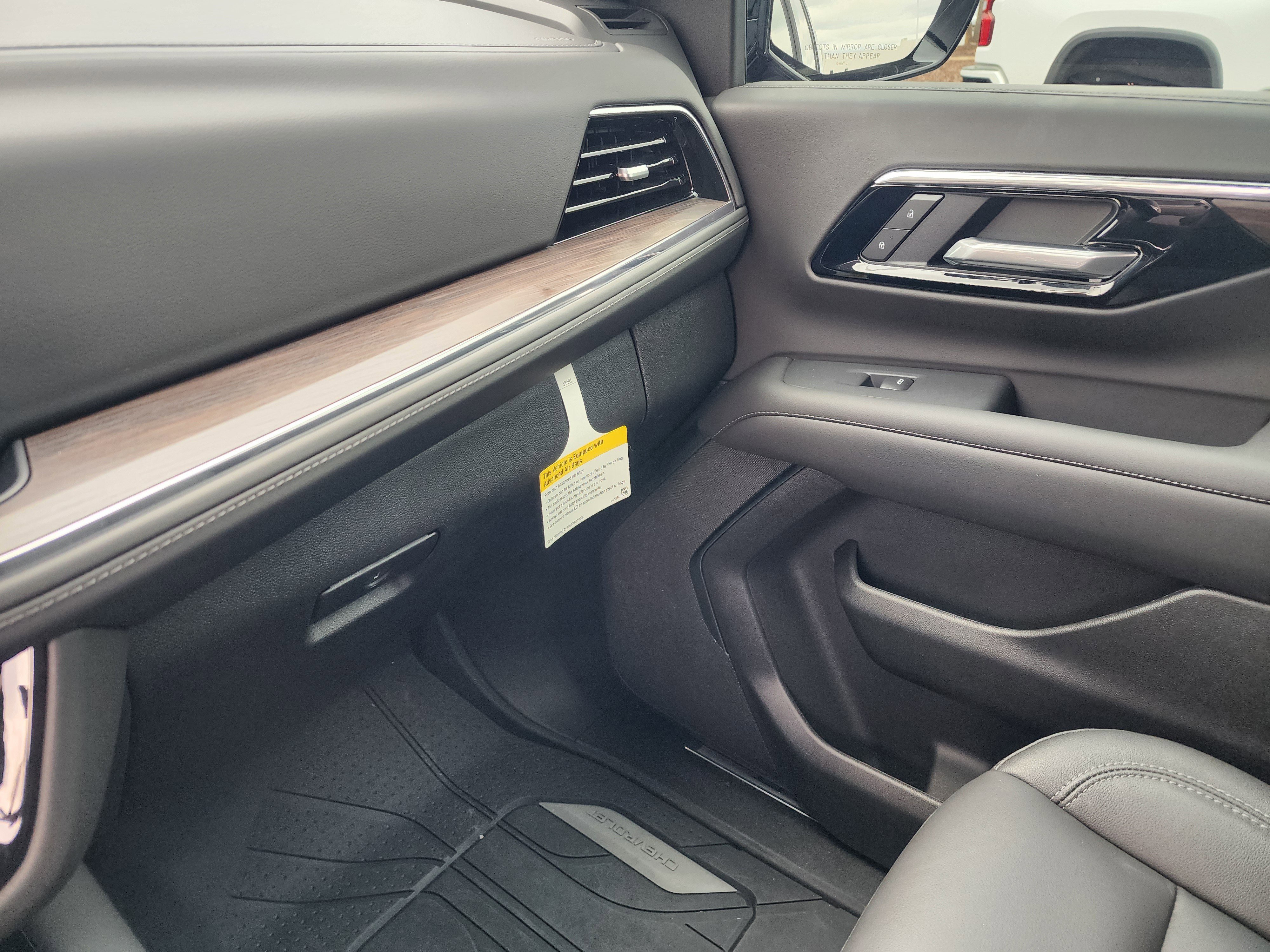 Used 2026 Chevrolet Suburban LT image 37