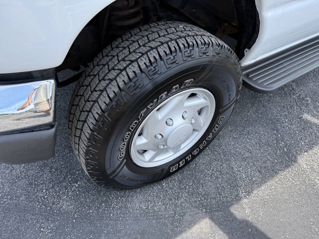 Used 2006 Ford E-350 and Econoline 350 XL RWD image 8