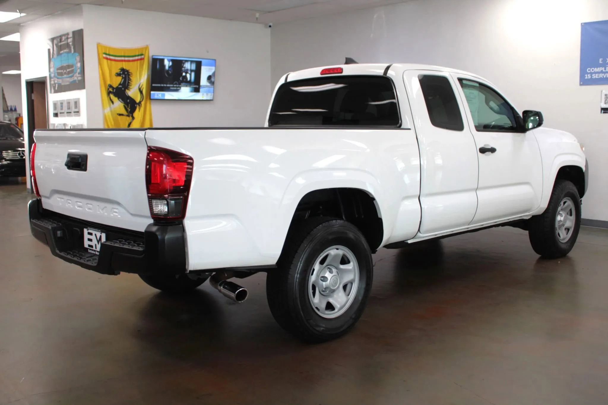 Used 2022 Toyota Tacoma SR image 5