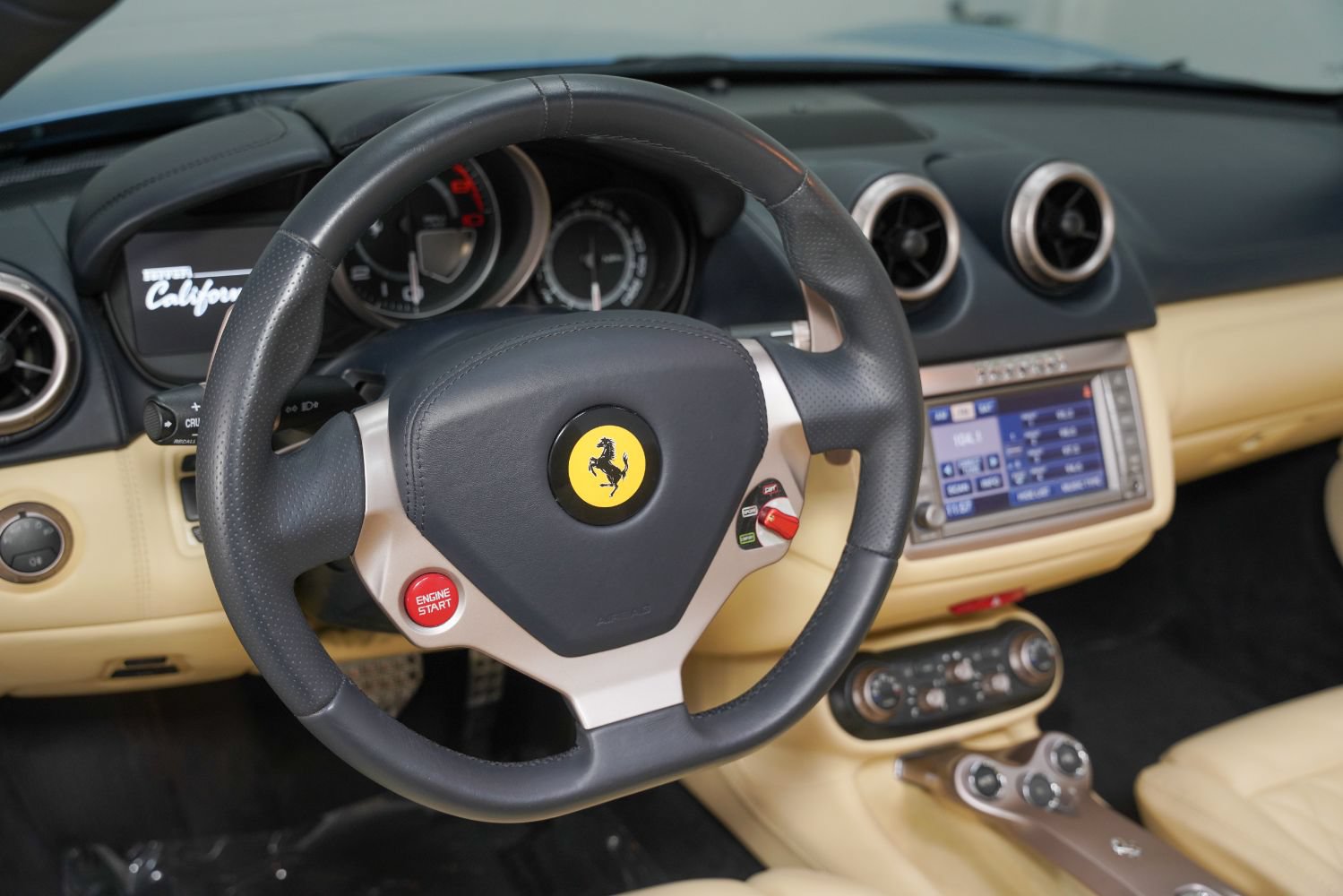 Used 2012 Ferrari California RWD image 38