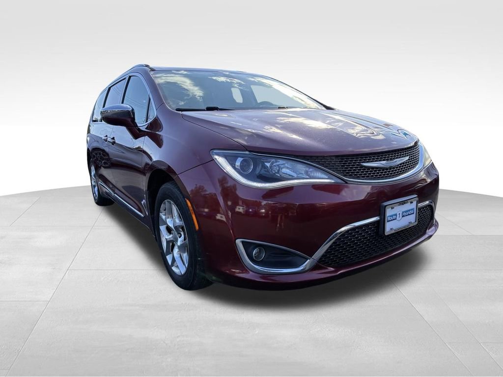 Used 2017 Chrysler Pacifica Limited FWD image 1