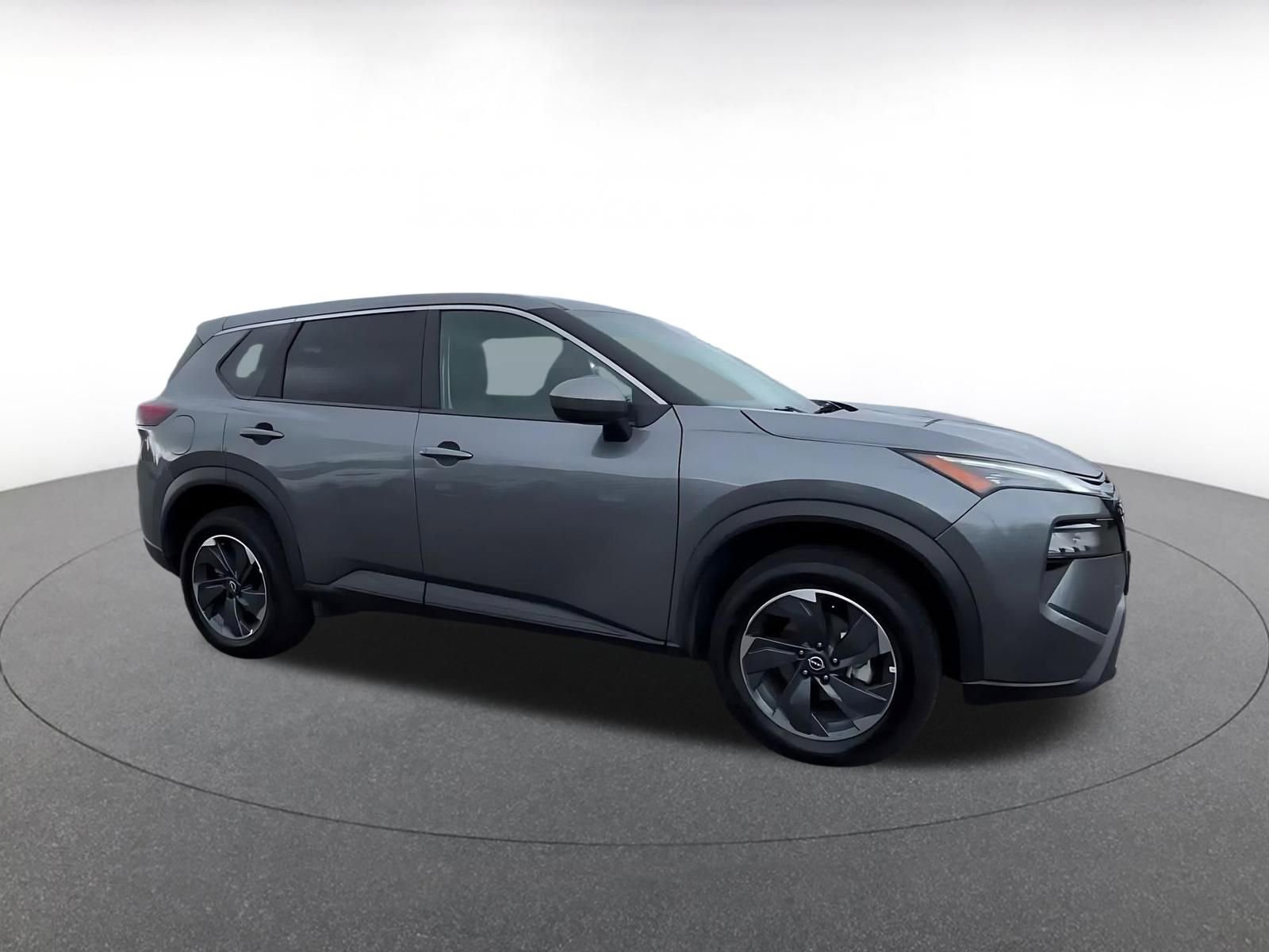 Used 2025 Nissan Rogue SV FWD image 2