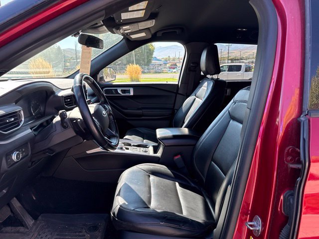Used 2020 Ford Explorer XLT w/ Equipment Group 202A AWD/4WD image 17