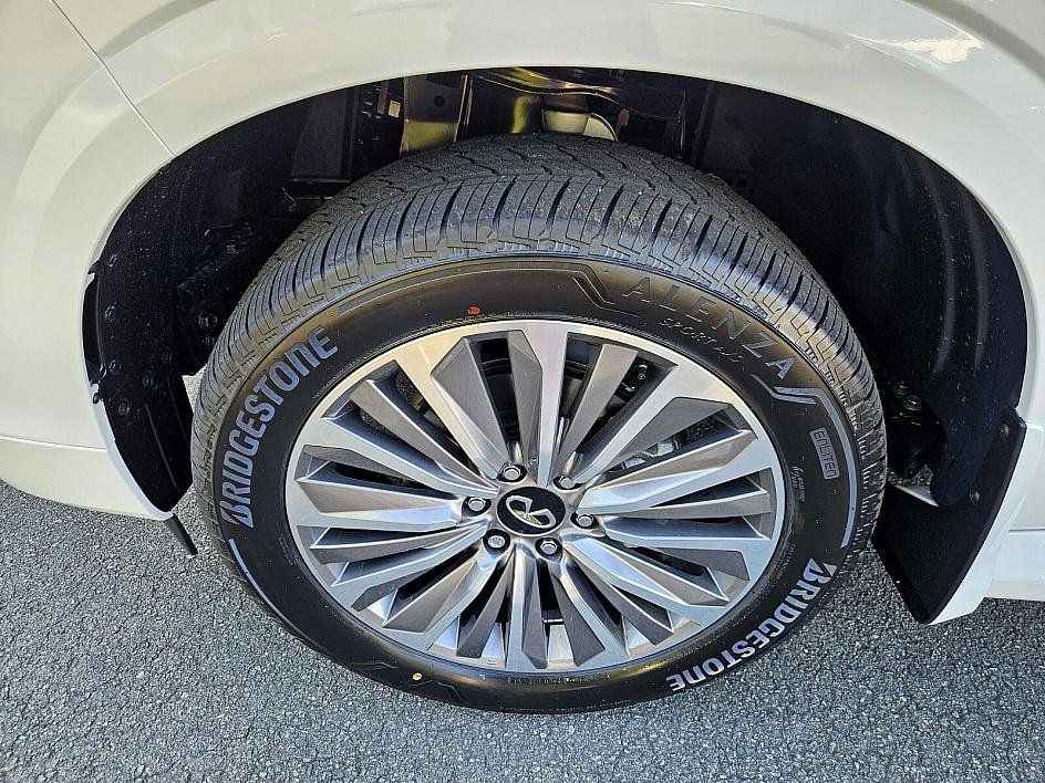 New 2026 INFINITI QX80 Luxe image 18