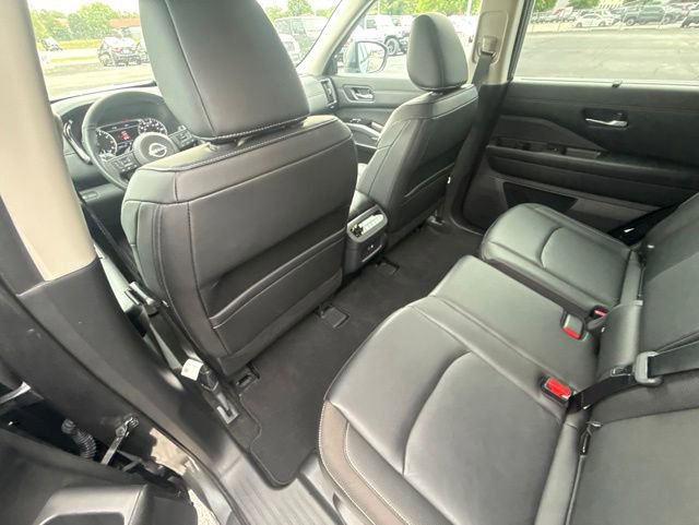 Used 2024 Nissan Pathfinder SL AWD/4WD image 21
