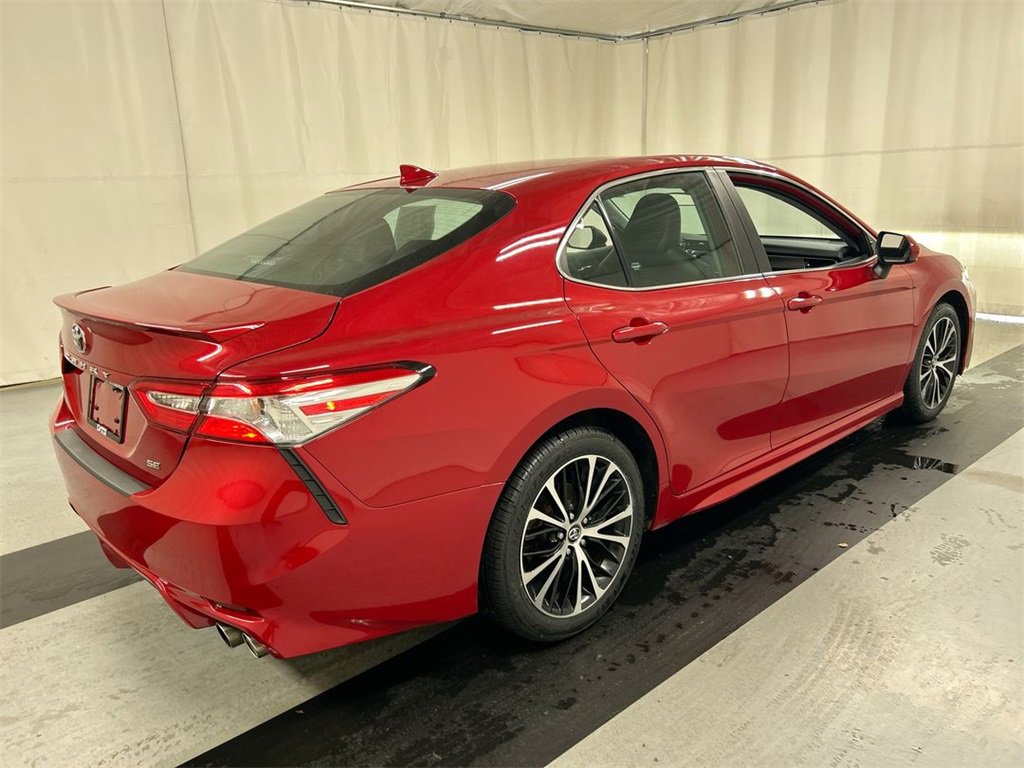 Used 2020 Toyota Camry SE image 2