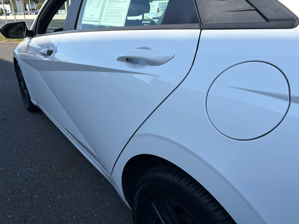 Used 2023 Hyundai Elantra SEL FWD image 11