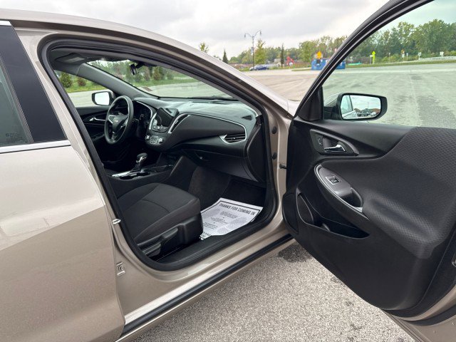 Used 2025 Chevrolet Malibu LT image 28