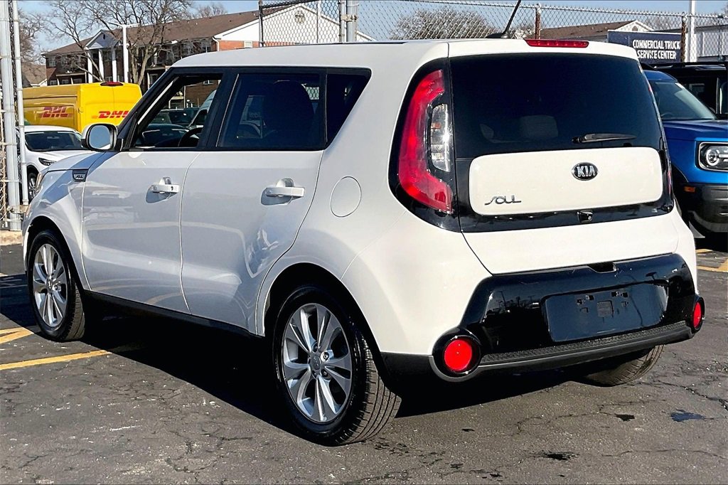 Used 2016 Kia Soul + image 9