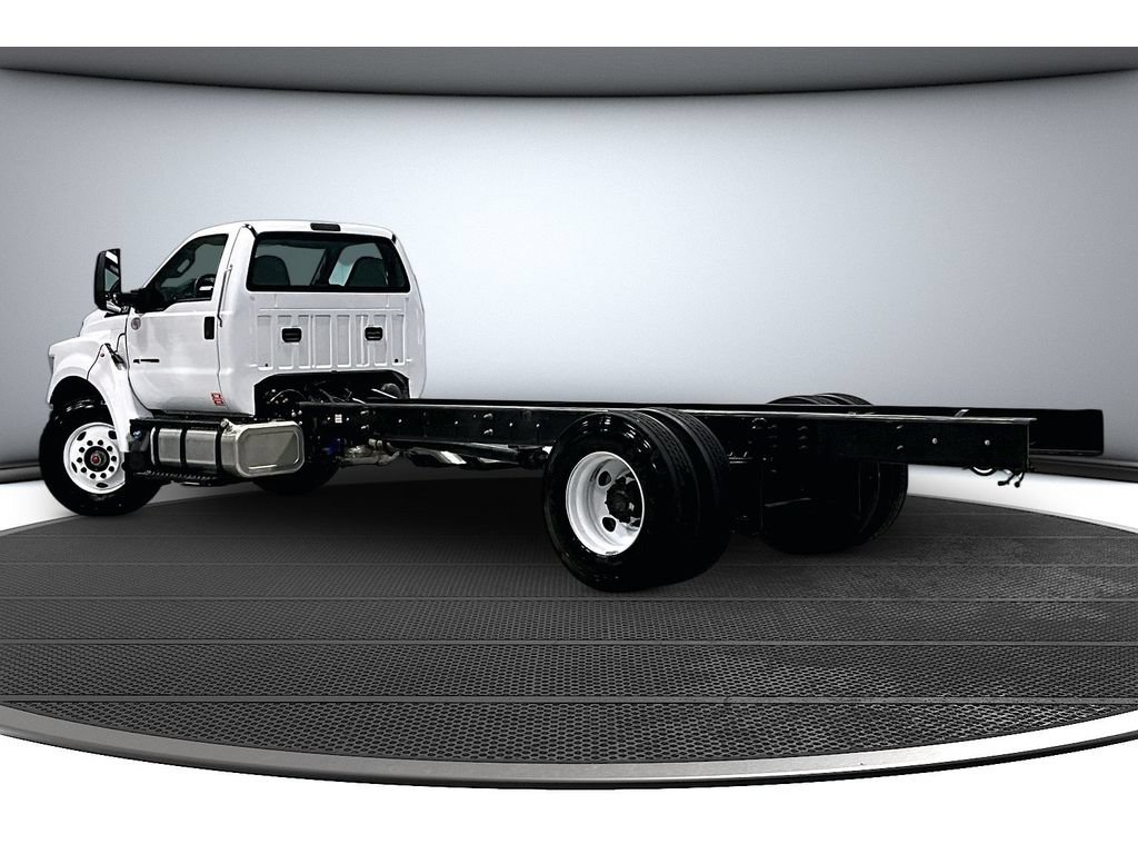 Used 2023 Ford F750 2WD Regular Cab Super Duty image 14