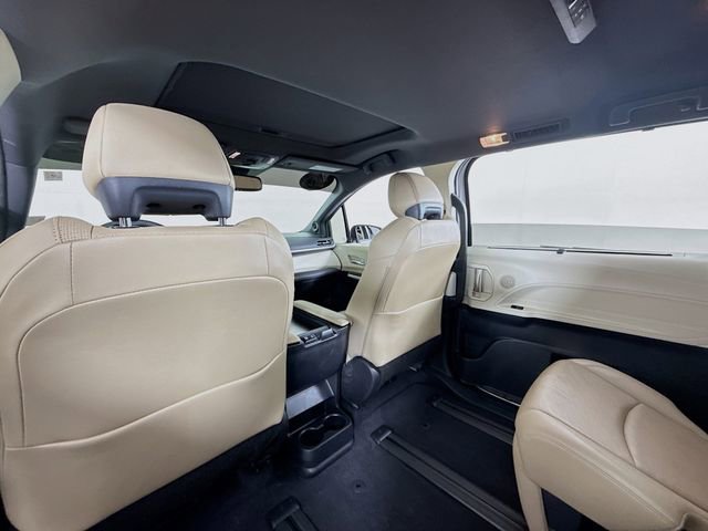 Used 2023 Toyota Sienna Limited image 10