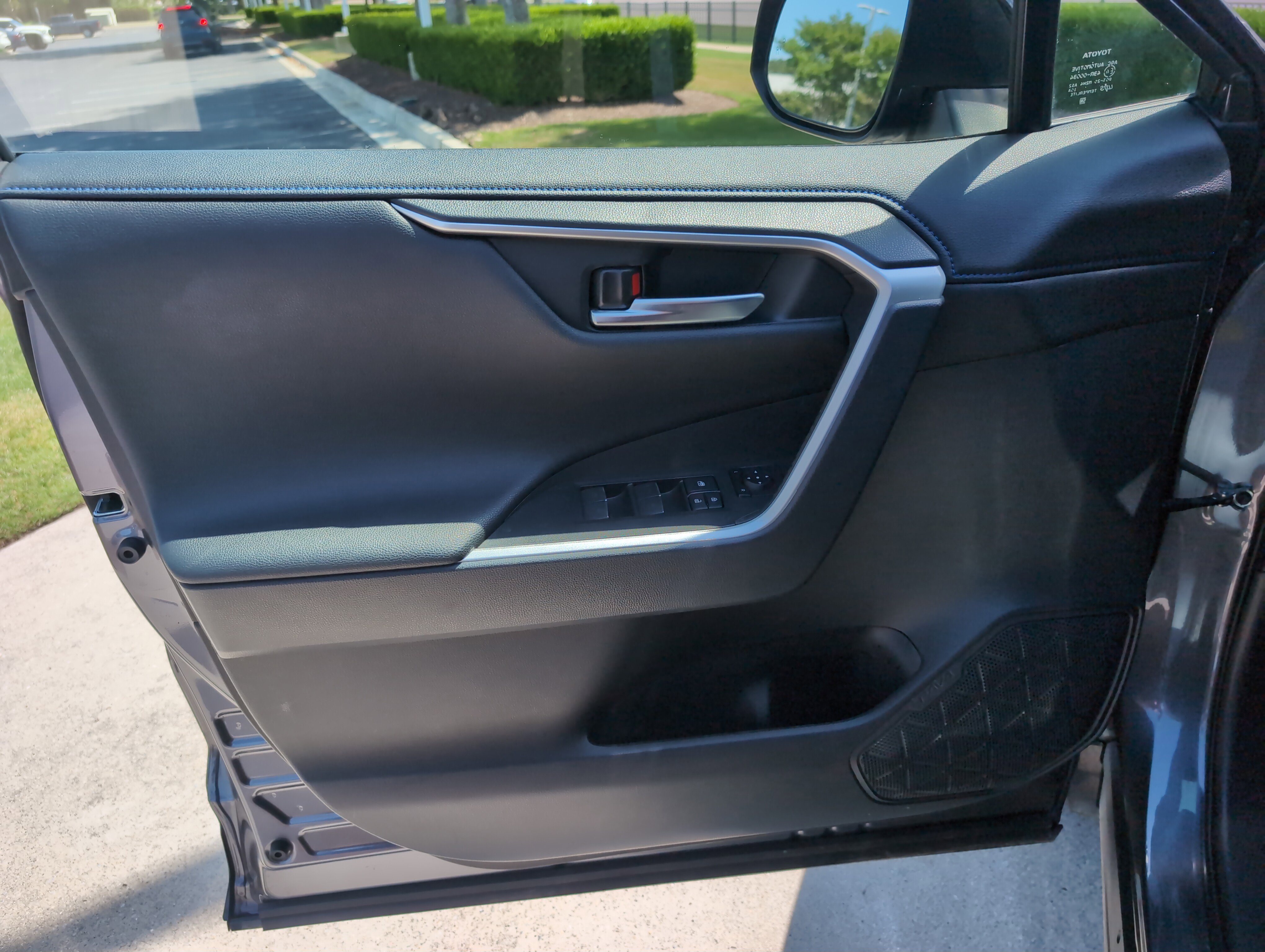 Certified 2025 Toyota RAV4 XSE AWD/4WD image 14