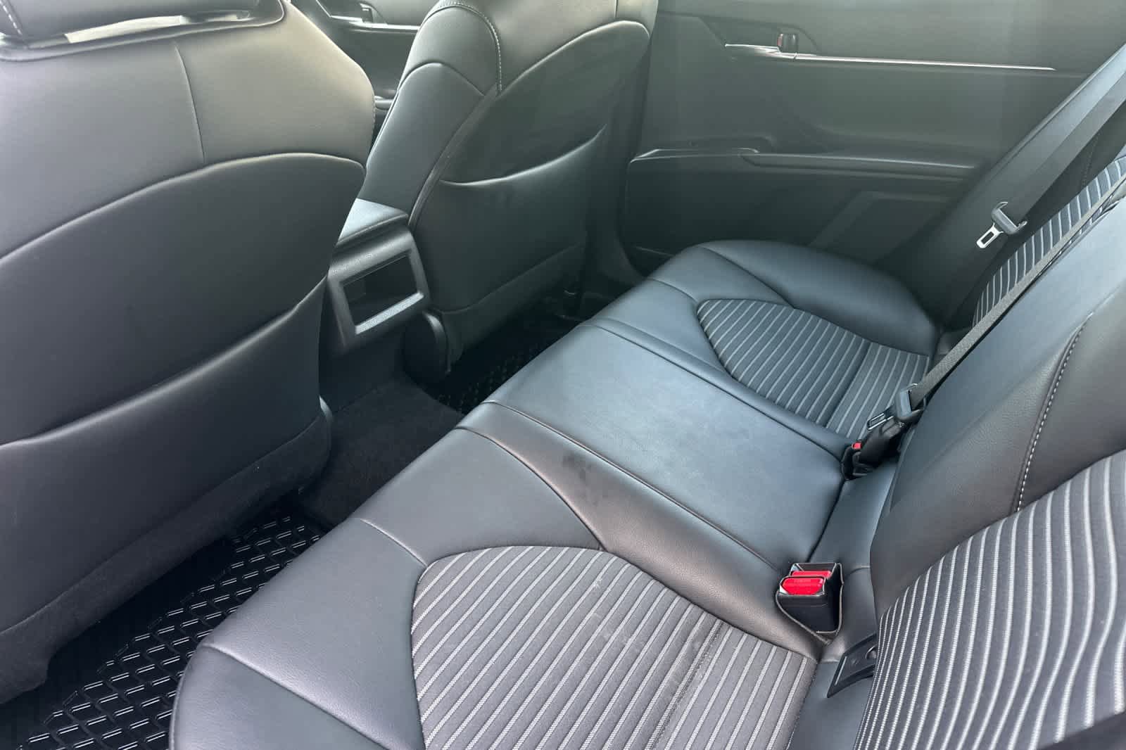 Used 2024 Toyota Camry SE FWD image 4