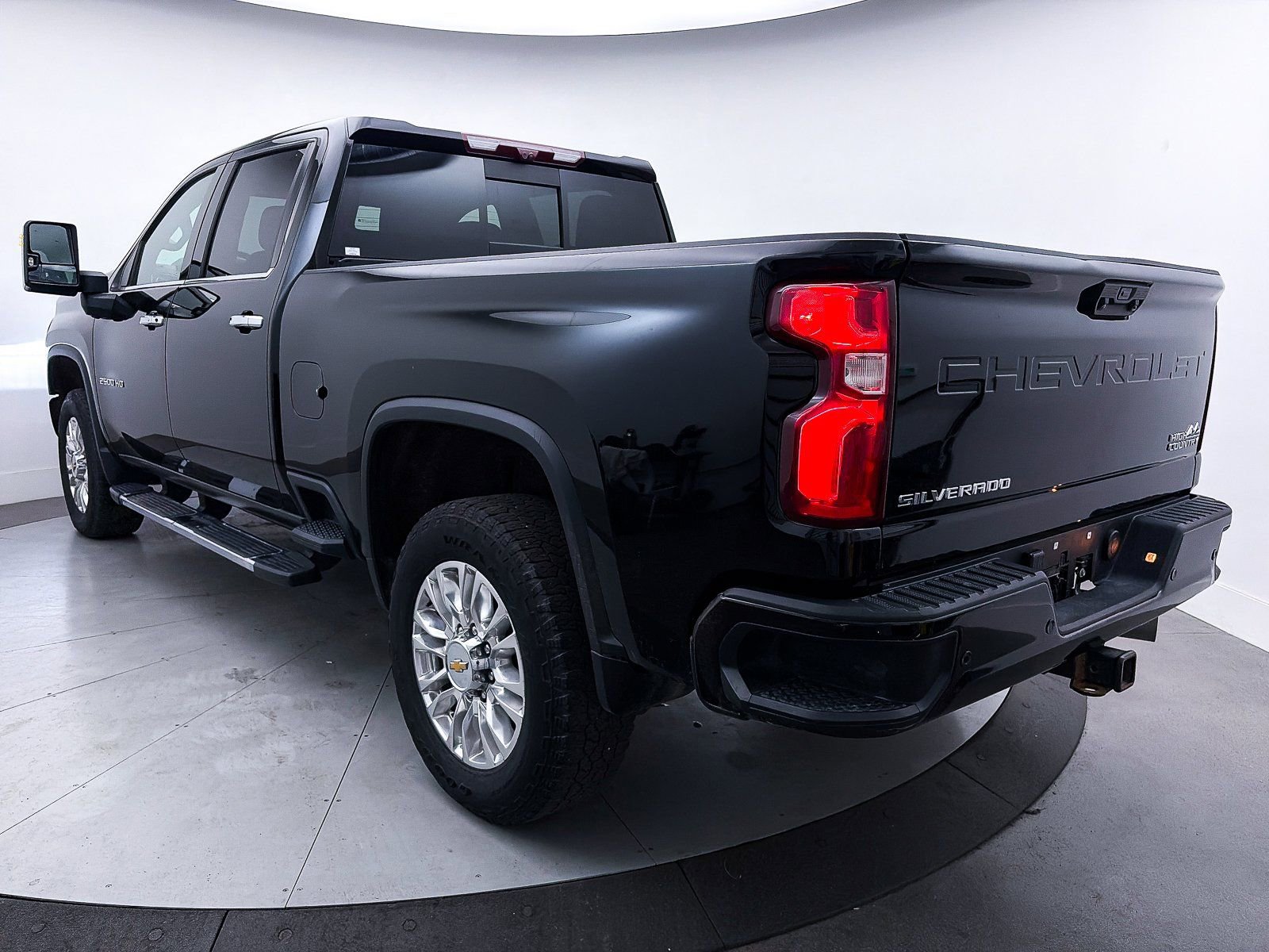 Used 2022 Chevrolet Silverado 2500 High Country w/ Z71 Off-Road Package image 13