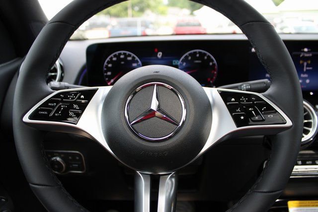 New 2025 Mercedes-Benz GLB 250 4MATIC image 22