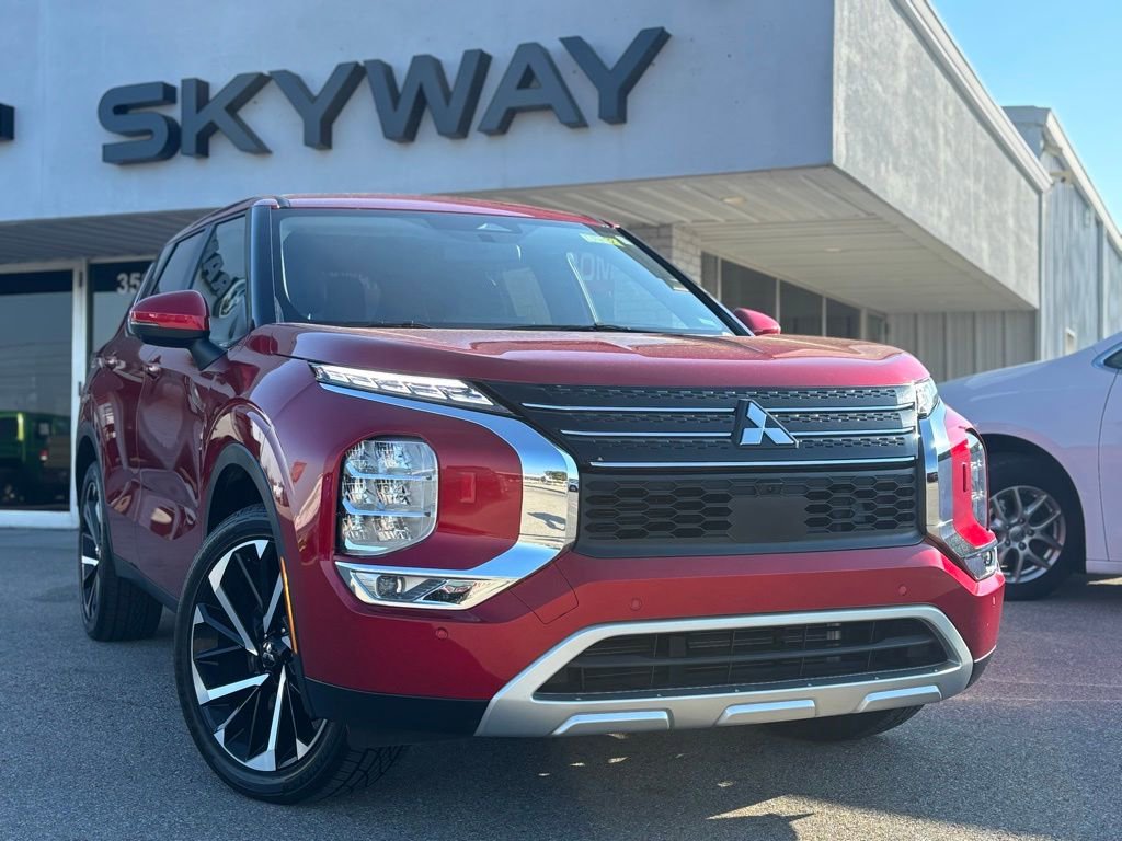 Used 2024 Mitsubishi Outlander SE