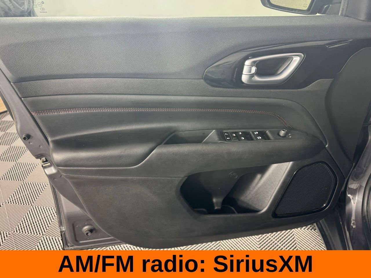 Used 2024 Jeep Compass Trailhawk image 9