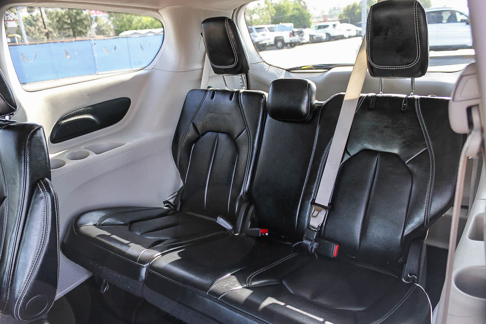 Used 2024 Chrysler Pacifica Touring-L FWD image 19