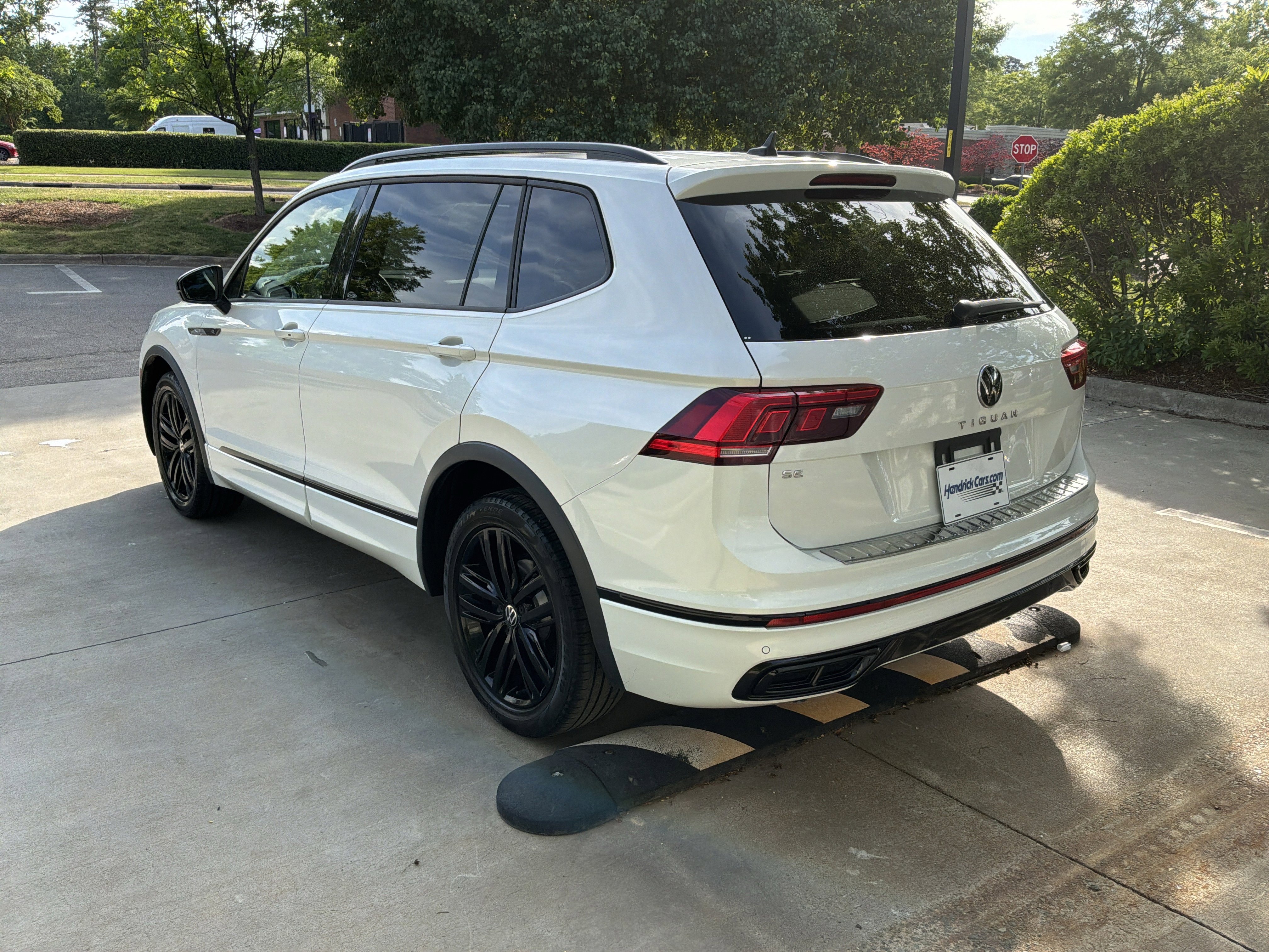 Used 2022 Volkswagen Tiguan SE R-Line FWD image 8