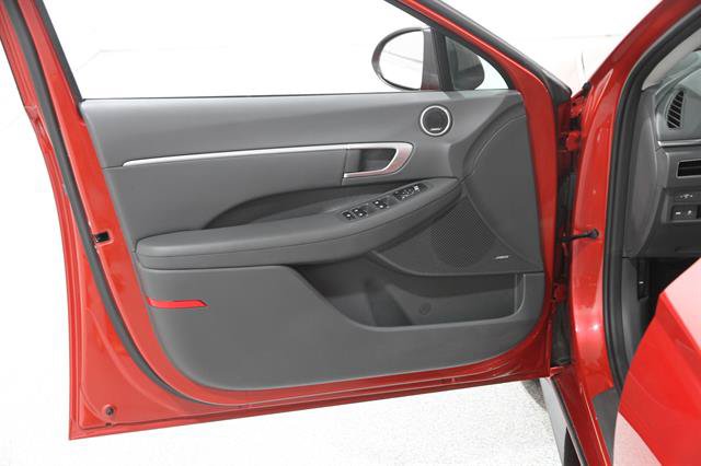 Used 2020 Hyundai Sonata SEL w/ Premium + Sunroof Package FWD image 4