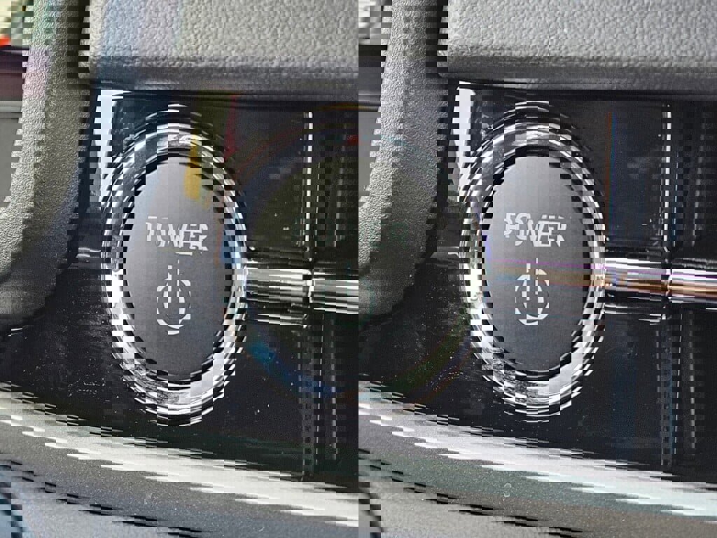 New 2025 Mitsubishi Outlander SE image 23